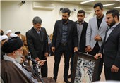 ایستادن بانوی ورزشکار بر سکوی قهرمانی با حجاب کامل اسلامی افتخاری بالاتر از قهرمانی است