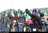 رژه یگان های موتوری و نواختن زنگ انقلاب در ایلام