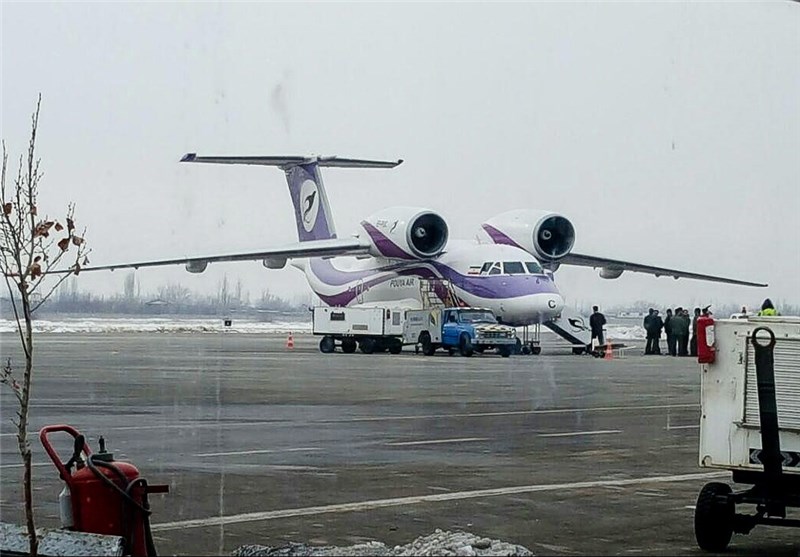 نخستین هواپیما در فرودگاه ماکو بر زمین نشست