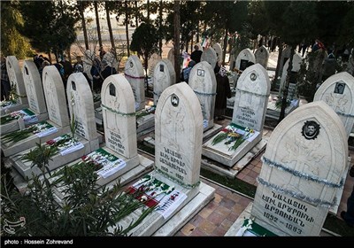 Iranian People Pay Tribute to Christian Martyrs