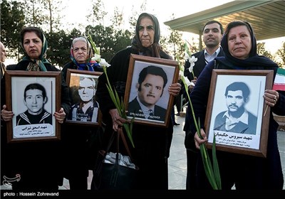 Iranian People Pay Tribute to Christian Martyrs