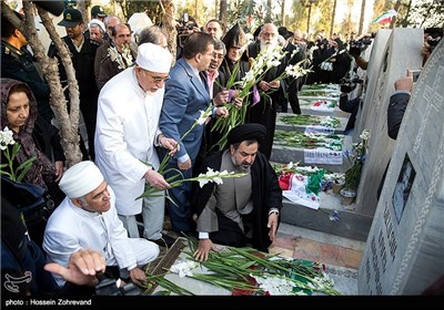 Iranian People Pay Tribute to Christian Martyrs