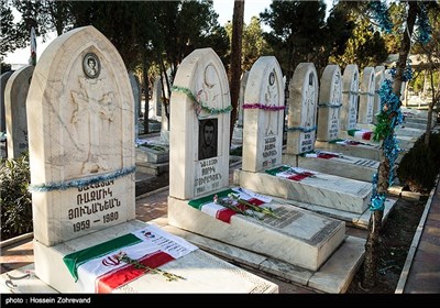 Iranian People Pay Tribute to Christian Martyrs