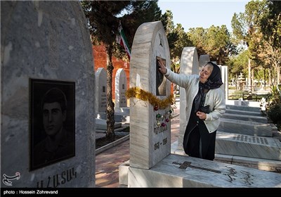 Iranian People Pay Tribute to Christian Martyrs