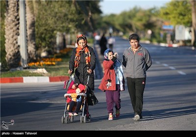 همایش بزرگ پیاده روی خانوادگی به مناسبت دهه فجر در کیش
