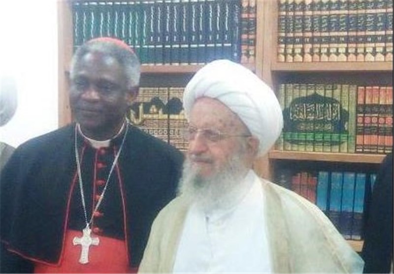 المرجع الدینی مکارم الشیرازی یؤکد أهمیة التواصل بین قم المقدسة والفاتیکان