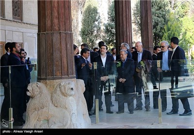 Greek PM Tsipras Visits Historical Sites in Iran’s Isfahan