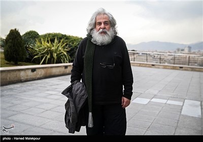 محمد رحمانیان کارگردان فیلم "سینما نیمکت" در هفتمین روز سی و چهارمین جشنواره فیلم فجر - برج میلاد
