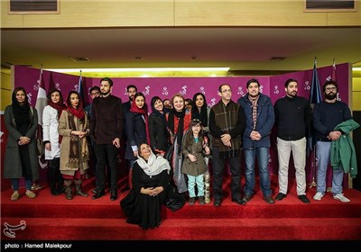 فرش قرمز فیلم سینمایی خماری در هفتمین روز سی و چهارمین جشنواره فیلم فجر - برج میلاد