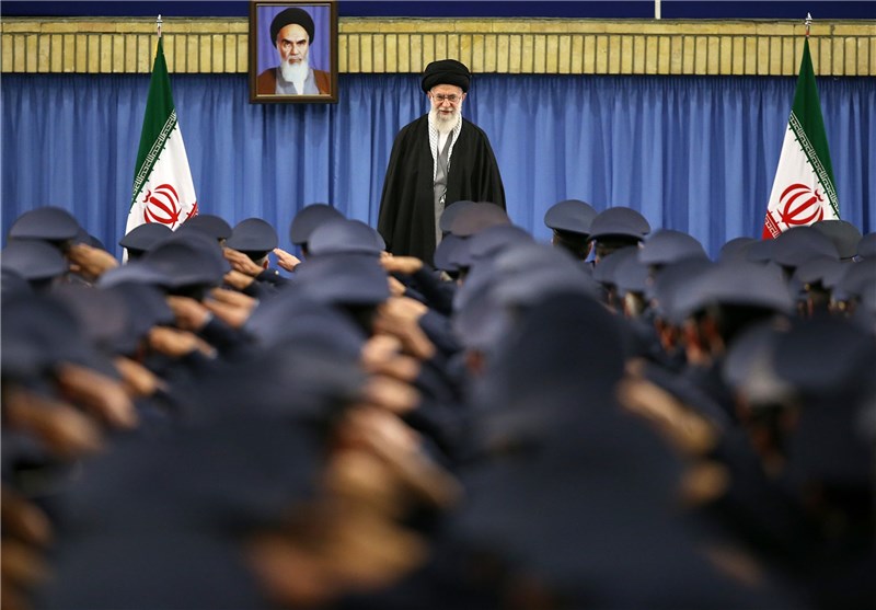 فرماندهان و کارکنان نیروی هوایی ارتش و پدافند هوایی با امام خامنه‌ای دیدار کردند