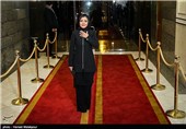 ساره بیات بازیگر فیلم عادت نمی‌کنیم در مراسم تجلیل از نامزدهای سی‌وچهارمین جشنواره فیلم فجر
