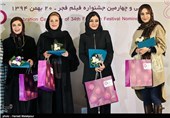 تقدیر از پریناز ایزدیار بازیگر فیلم ابد و یک روز، ساره بیات بازیگر فیلم عادت نمی‌کنیم، طناز طباطبایی بازیگر فیلم خشم و هیاهو و الهام کردا بازیگر فیلم به دنیا آمدن نامزدهای دریافت سیمرغ بلورین بهترین بازیگر نقش اول زن سی‌وچهارمین جشنواره فیلم فجر