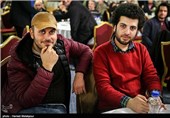 سعید روستایی کارگردان فیلم ابد و یک روز و محمدحسین مهدویان کارگردان فیلم ایستاده در غبار در مراسم تجلیل از نامزدهای سی‌وچهارمین جشنواره فیلم فجر
