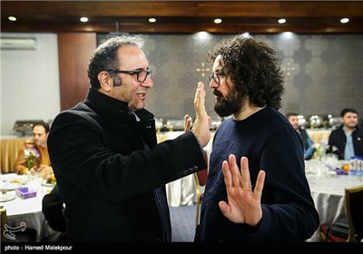 هومن بهمنش و سیدرضا میرکریمی در مراسم تجلیل از نامزدهای سی‌وچهارمین جشنواره فیلم فجر