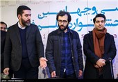 محمد معتمدی خواننده، بهروز شعیبی کارگردان و سیدمحمود رضوی تهیه‌کننده در نشست خبری فیلم سیانور - سی و چهارمین جشنواره فیلم فجر