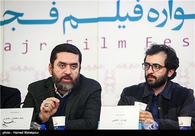 بهروز شعیبی کارگردان و سیدمحمود رضوی تهیه‌کننده در نشست خبری فیلم سیانور - سی و چهارمین جشنواره فیلم فجر