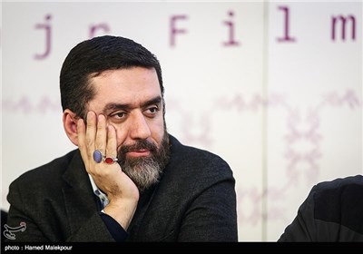 سیدمحمود رضوی تهیه‌کننده در نشست خبری فیلم سیانور - سی و چهارمین جشنواره فیلم فجر
