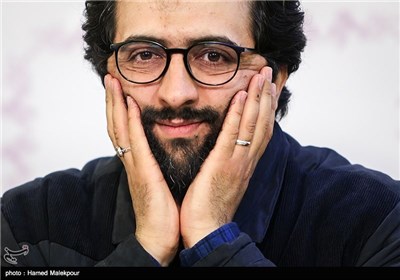 بهروز شعیبی کارگردان در نشست خبری فیلم سیانور - سی و چهارمین جشنواره فیلم فجر