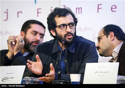 بهروز شعیبی کارگردان در نشست خبری فیلم سیانور - سی و چهارمین جشنواره فیلم فجر