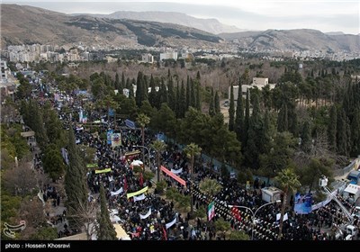 ایران الاسلام تشهد مهرجاناً وطنیاً کبیراً بذکرى فجر الانتصار