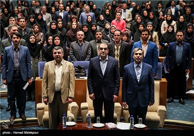 اجرای سرود جمهوری اسلامی در مراسم بزرگداشت روز پرستار