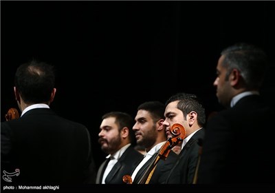 ارکستر سمفونیک تهران به رهبری امیل تاباکوف