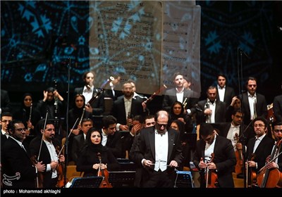 ارکستر سمفونیک تهران به رهبری امیل تاباکوف