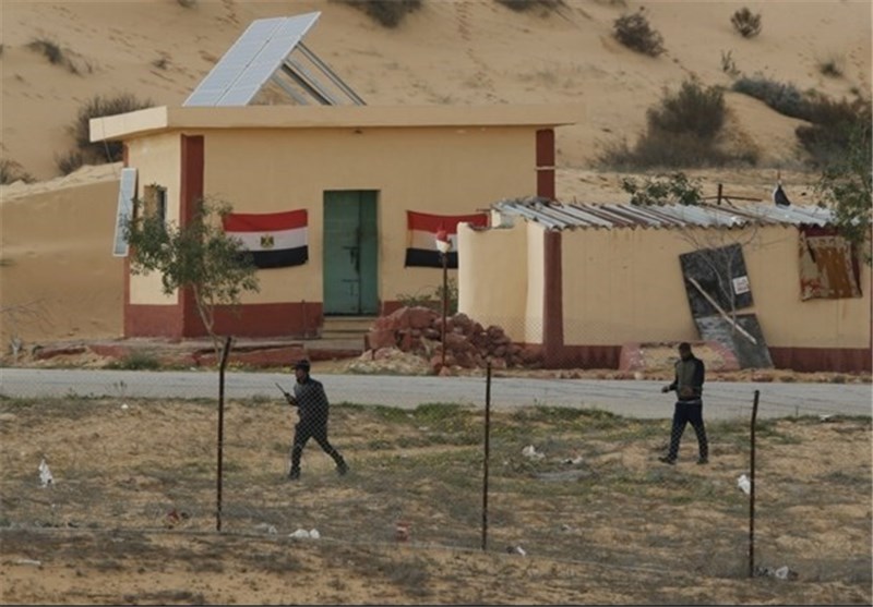 Roadside Bomb Kills 6 Soldiers in Egypt&apos;s Sinai Peninsula