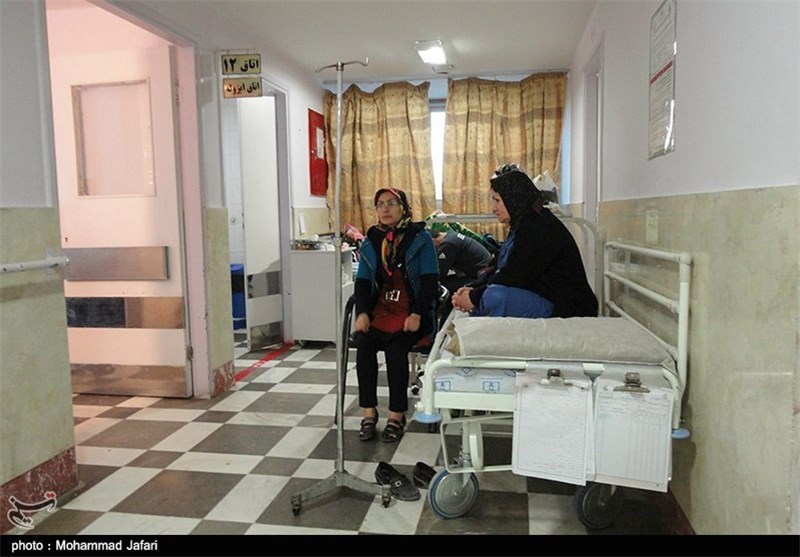 کمبود 1500 تخت بیمارستانی در زنجان/ بیمارانی که &quot;کفِ سالن&quot; بستر درمانی آن‌ها است
