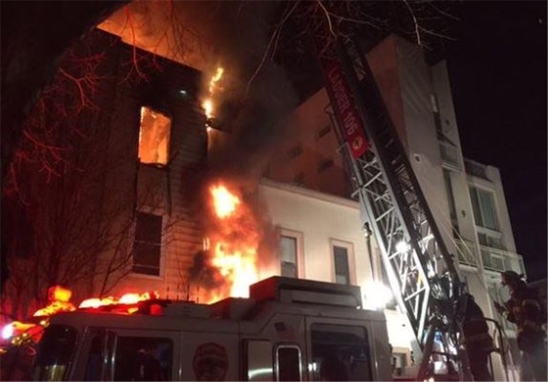 تلاش 140 آتش‌نشان آمریکایی برای مهار آتش در ساختمان 3 طبقه + تصاویر