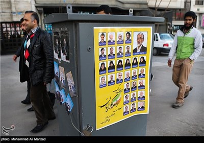 تبلیغات نامزد های انتخابات دهمین دوره مجلس شورای اسلامی و پنجمین مجلس خبرگان رهبری در محل نماز جمعه