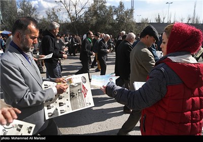 تبلیغات نامزد های انتخابات دهمین دوره مجلس شورای اسلامی و پنجمین مجلس خبرگان رهبری در محل نماز جمعه