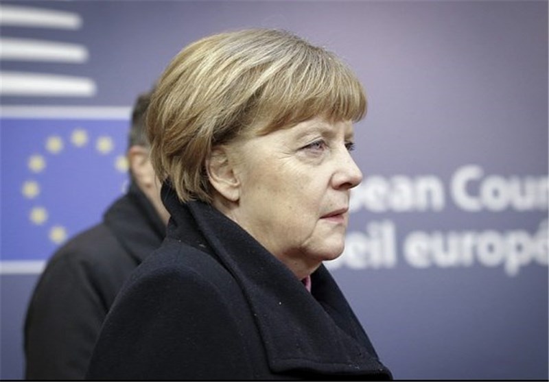 Merkel Urges Greece to Speed Up Efforts to Shelter Refugees