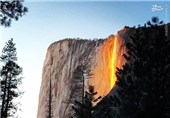 عکس/ آبشاری که سالی یک‌بار آتشین می‌شود