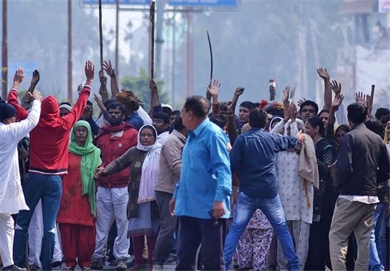 تظاهرات گسترده مردم «جَت» در هند؛ معترضان آب پایتخت را قطع کردند + عکس