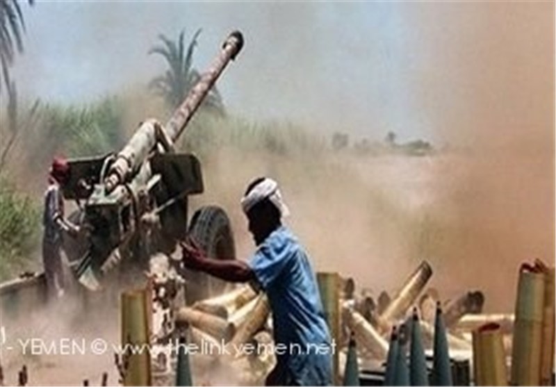 القوات الیمنیة تکتسح الغزاة ومرتزقتهم فی تعز ولحج والمدفعیة تدک مواقع العدو فی جیزان