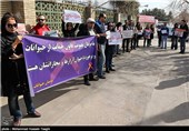 تجمع اعتراض آمیز به قانون حمایت از حیوانات در مشهد
