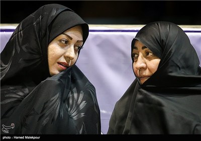 سهیلا جلودارزاده و مژگان آژیده در همایش انتخاباتی فهرست صدای ملت