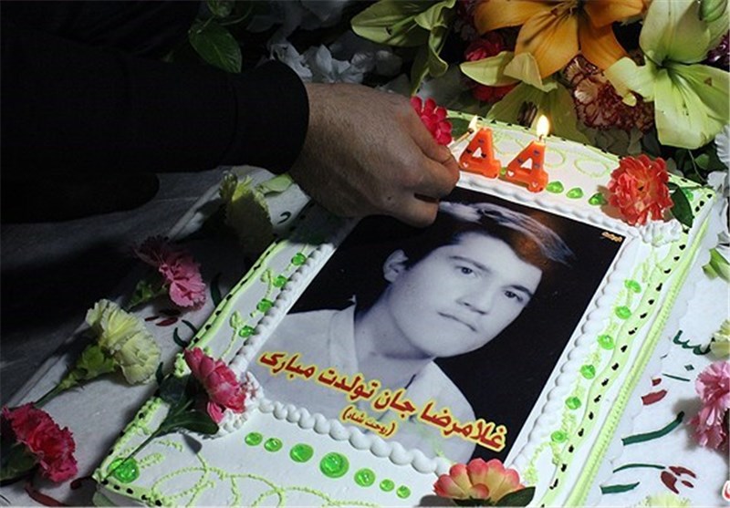 جشن تولد شهید «غلامرضا برزگر» در گلزار شهدای تهران