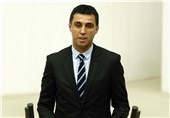 کاپیتان سابق تیم ملی فوتبال ترکیه به اتهام توهین به اردوغان محاکمه می‌شود