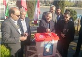 استاندار اصفهان رأی خود را در صندوق انداخت