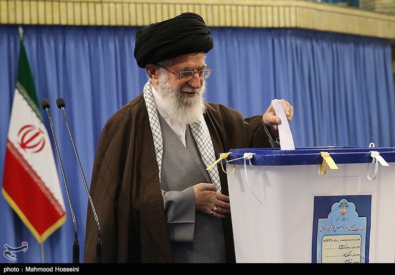 امام خامنه‌ای در انتخابات مجلس شورای اسلامی و خبرگان رهبری شرکت کردند