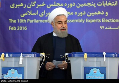 حضور حجت‌الاسلام حسن روحانی رئیس جمهور در پای صندوق رأی انتخابات دهمین دوره مجلس شورای اسلامی و پنجمین دوره مجلس خبرگان رهبری