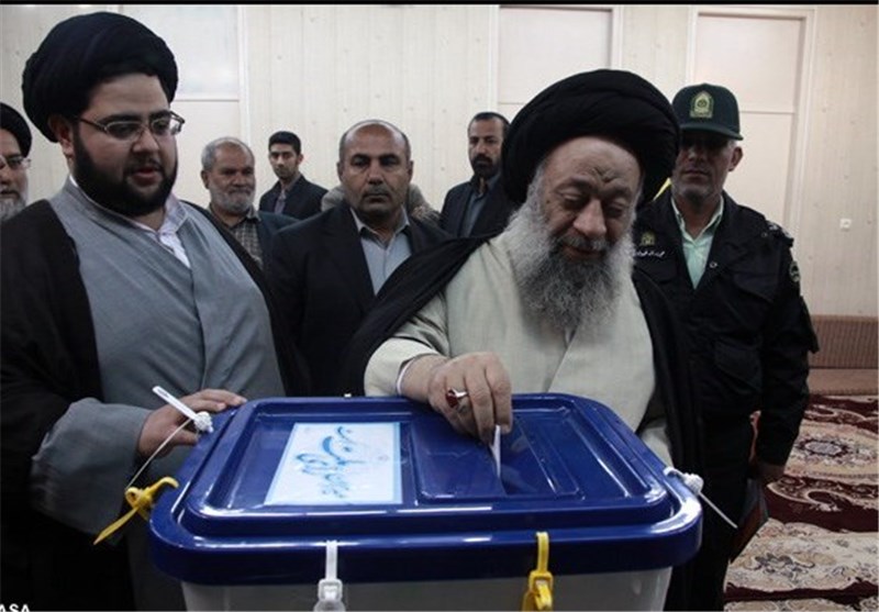 نماینده ولی‌فقیه در خوزستان در انتخابات شرکت کرد