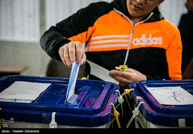 رئیس ستاد انتخابات قم: بیش از 240هزار قمی تاکنون رای خود را به صندوق انداختند