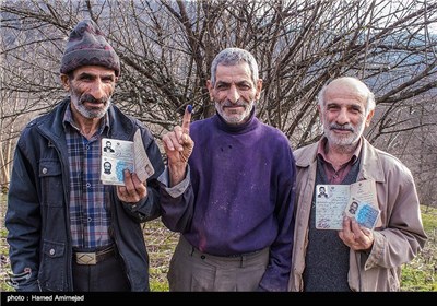 صندوق سیار انتخابات مجلس و خبرگان رهبری در روستای زیرآب سوادکوه