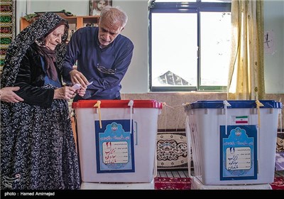 صندوق سیار انتخابات مجلس و خبرگان رهبری در روستای زیرآب سوادکوه