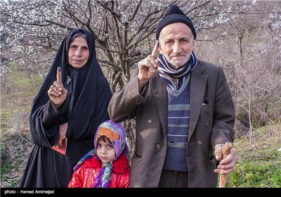 صندوق سیار انتخابات مجلس و خبرگان رهبری در روستای زیرآب سوادکوه