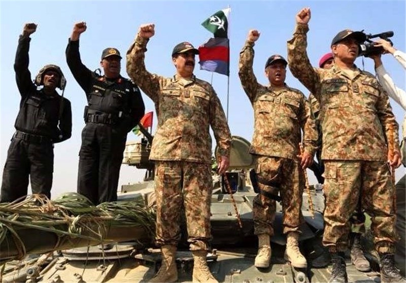 ارتش پاکستان آماده مقابله با هرگونه تهدید امنیتی است + عکس
