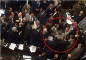 حمله با کفش به نماینده پارلمان مصر در پی دیدار با سفیر رژیم صهیونیستی